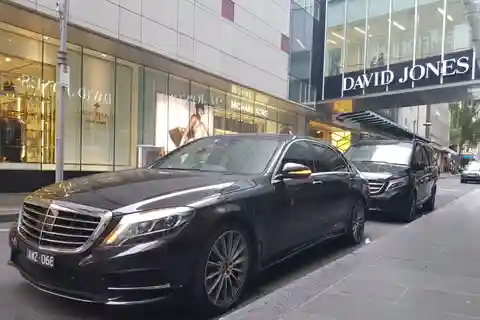 Transfer privato dall'aeroporto di Melbourne al CBD - 11 viaggiatori