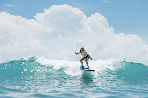 Från Bali: 4-dagars surf- och yogaretreat på Nusa LembonganBoende i bungalow