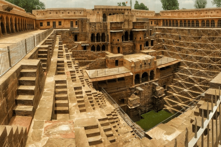 Jaipur: Chand Baori & Bhangarh Fort Private tour