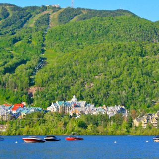 Montreal: Private Day Tour to Mont Tremblant