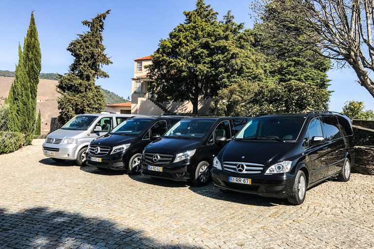 Do Porto: Vale do Douro com passeio de barco, degustação de vinhos e almoçoTour com serviço de busca no hotel e traslado ao ponto de encontro