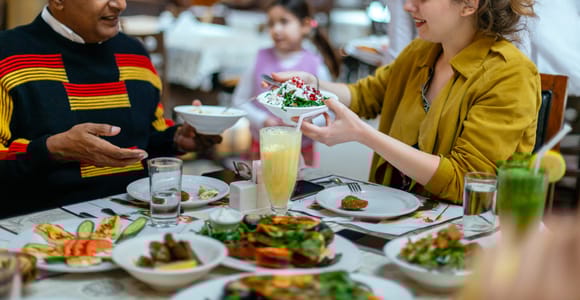 Dubai: Private Foodtour - 10 Verkostungen mit Einheimischen