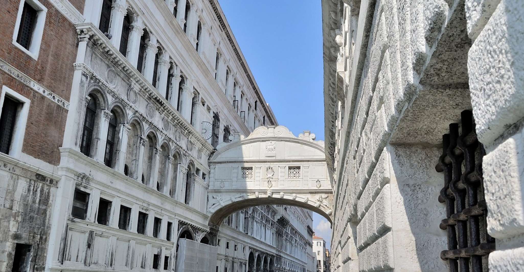 جولة السير وقصر الزيارة المُرشدة - Hizvo