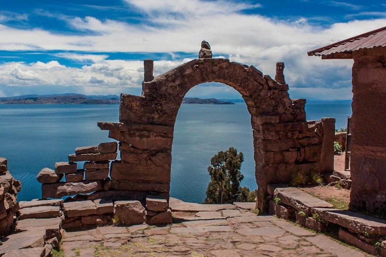 Puno: całodniowa wycieczka po jeziorze Titicaca oraz Uros i TaquileCałodniowa wycieczka z odbiorem z hotelu w centrum miasta Puno