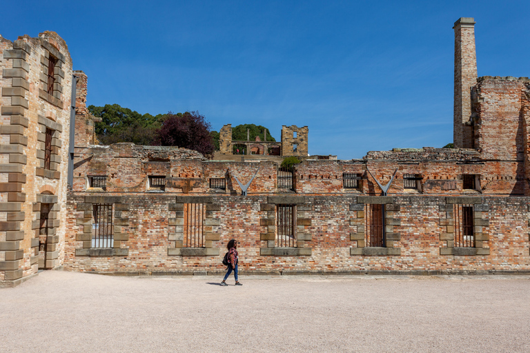 From Hobart: Port Arthur, Richmond and Tasmanian Devil TourFrom Hobart: Port Arthur and Tasmanian Devil Unzoo Day Tour