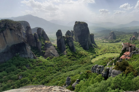 De Atenas: Viagem de 1 dia de trem para as cavernas e mosteiros de Meteora