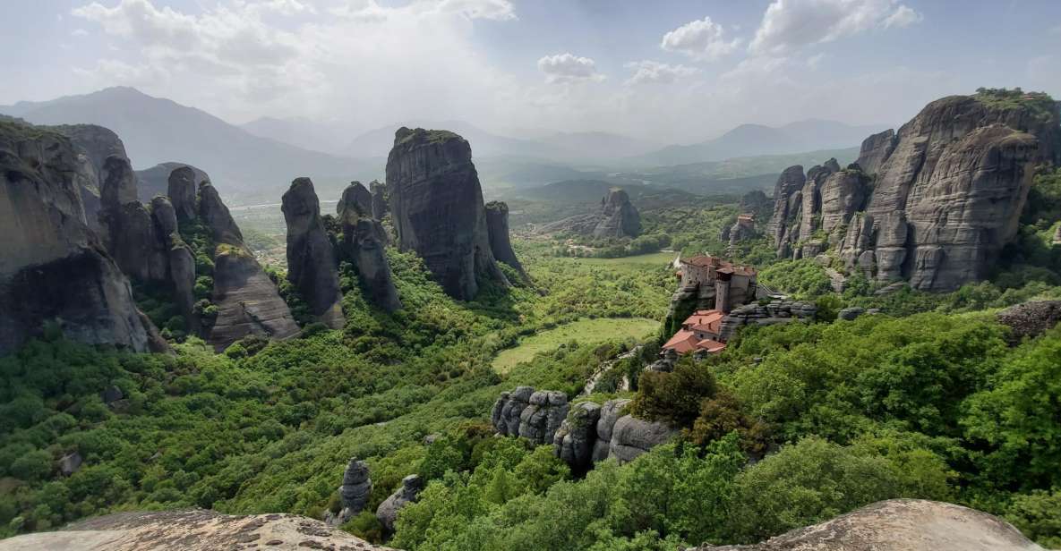  From Athens: Meteora Full-Day Trip by Train 