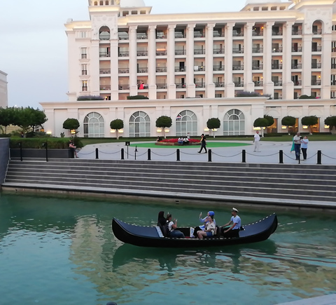 Cruises & boat tours