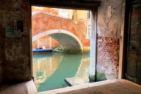 Venice: St. Mark's, Walking Tour and Gondola Combo 9 AM Spanish Tour