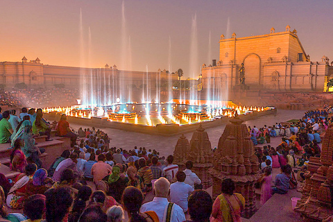 Akshardham: tentoonstelling, licht- en watershow met transfersAvondbezoek met licht- en watershow