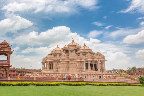 Akshardham: tentoonstelling, licht- en watershow met transfersAvondbezoek met licht- en watershow