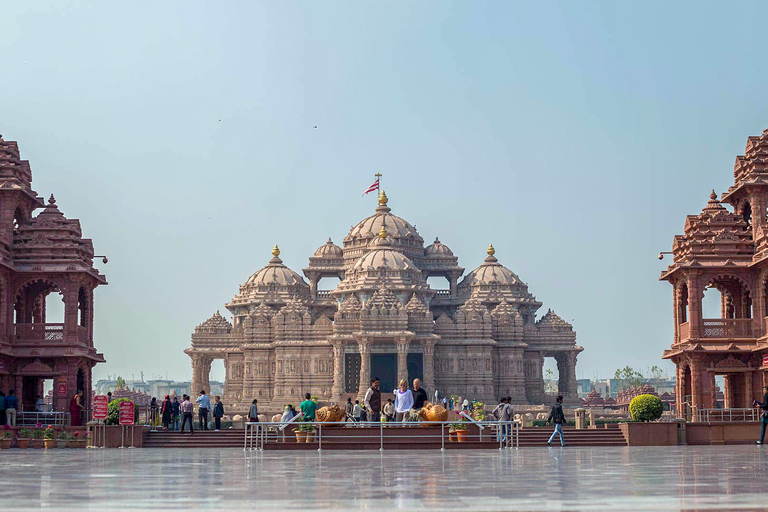 Akshardham: tentoonstelling, licht- en watershow met transfersAvondbezoek met licht- en watershow