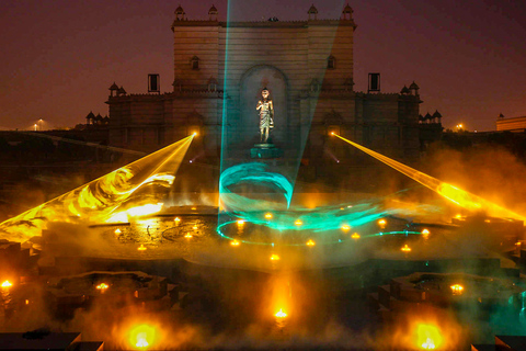 Akshardham: tentoonstelling, licht- en watershow met transfersAvondbezoek met licht- en watershow