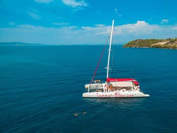 From Brač Island: Catamaran Tour with Food & Drinks