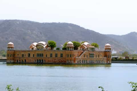 From Delhi: Jaipur Private Day-Trip by Car or Train