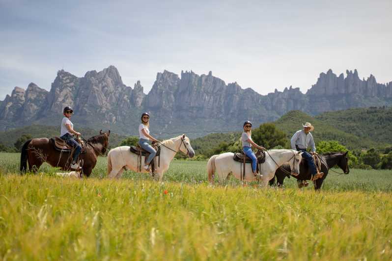 Desde Barcelona: Montserrat y recorrido a caballo, medio día