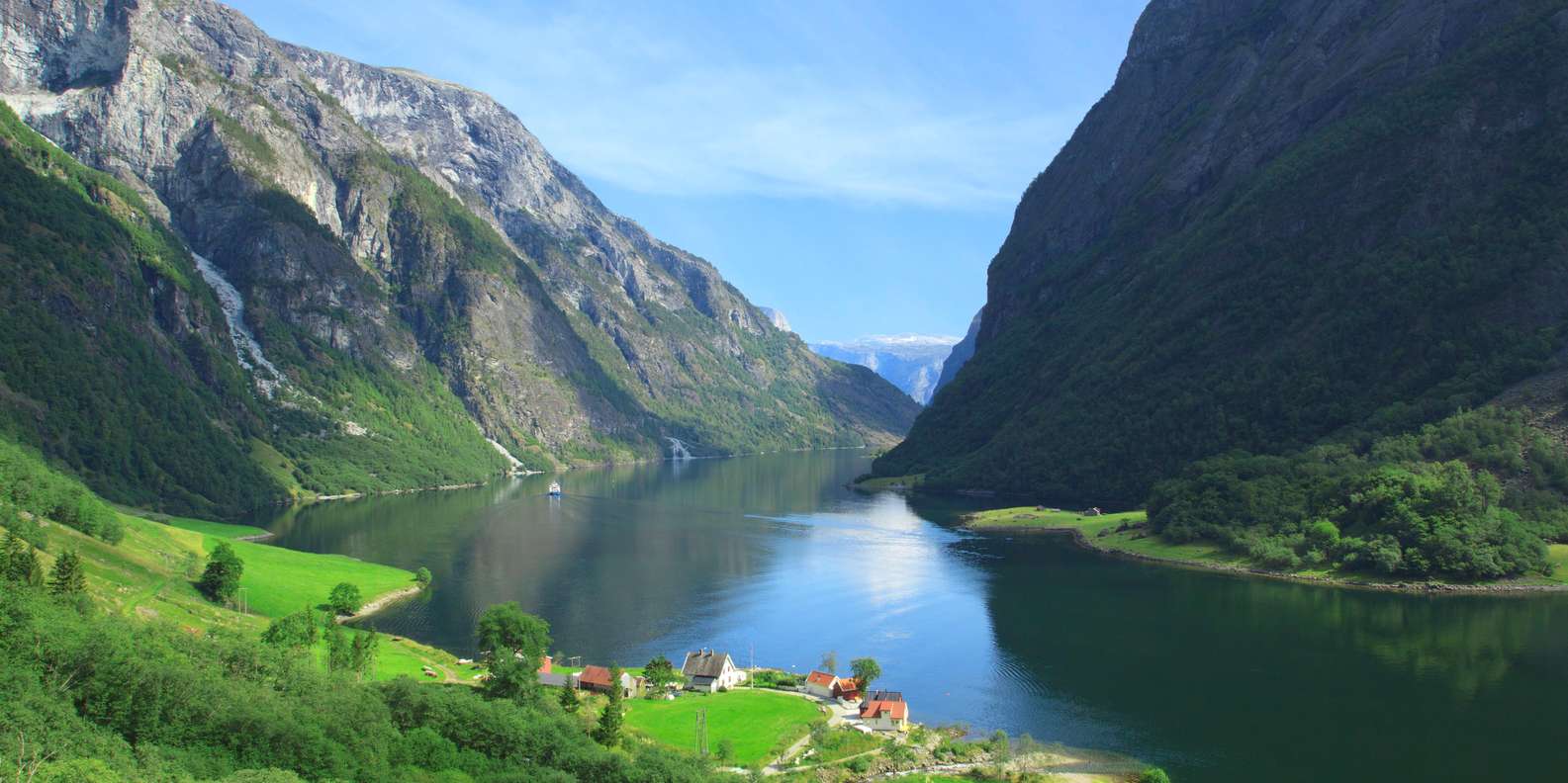 Bergen: Viking Village, Nærøyfjord Cruise & Flåm Railway