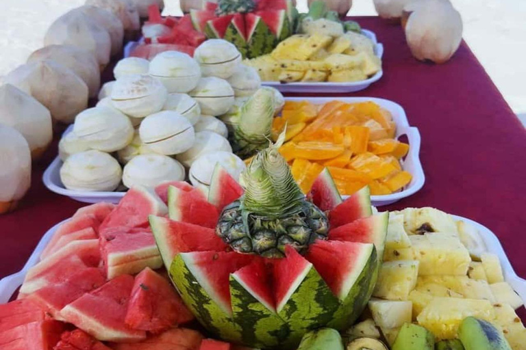 Tour in barca alla Prison Island e al banco di sabbia Nakupenda con pranzoServizio di prelievo in hotel e rientro con pranzo incluso