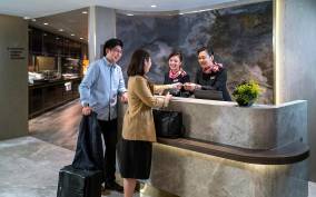 Hong Kong International Airport: Premium Lounge Entry