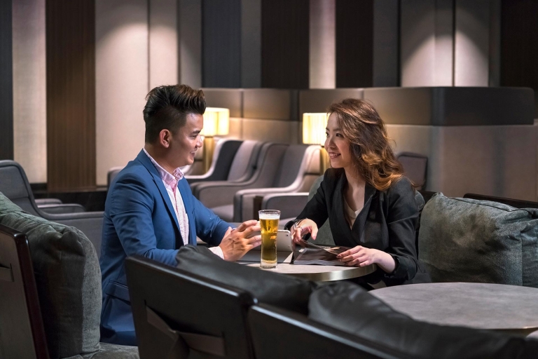 HKG Hong Kong International Airport: Premium Lounge-toegangGate 35: Plaza Premium - 6 uur