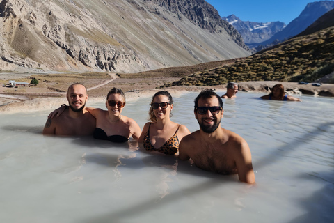 Aventure dans les Andes : Circuit Cajon del Maipo + Termas ColinasAventure dans les Andes : Tour Cajon del Maipo + Termas Colinas