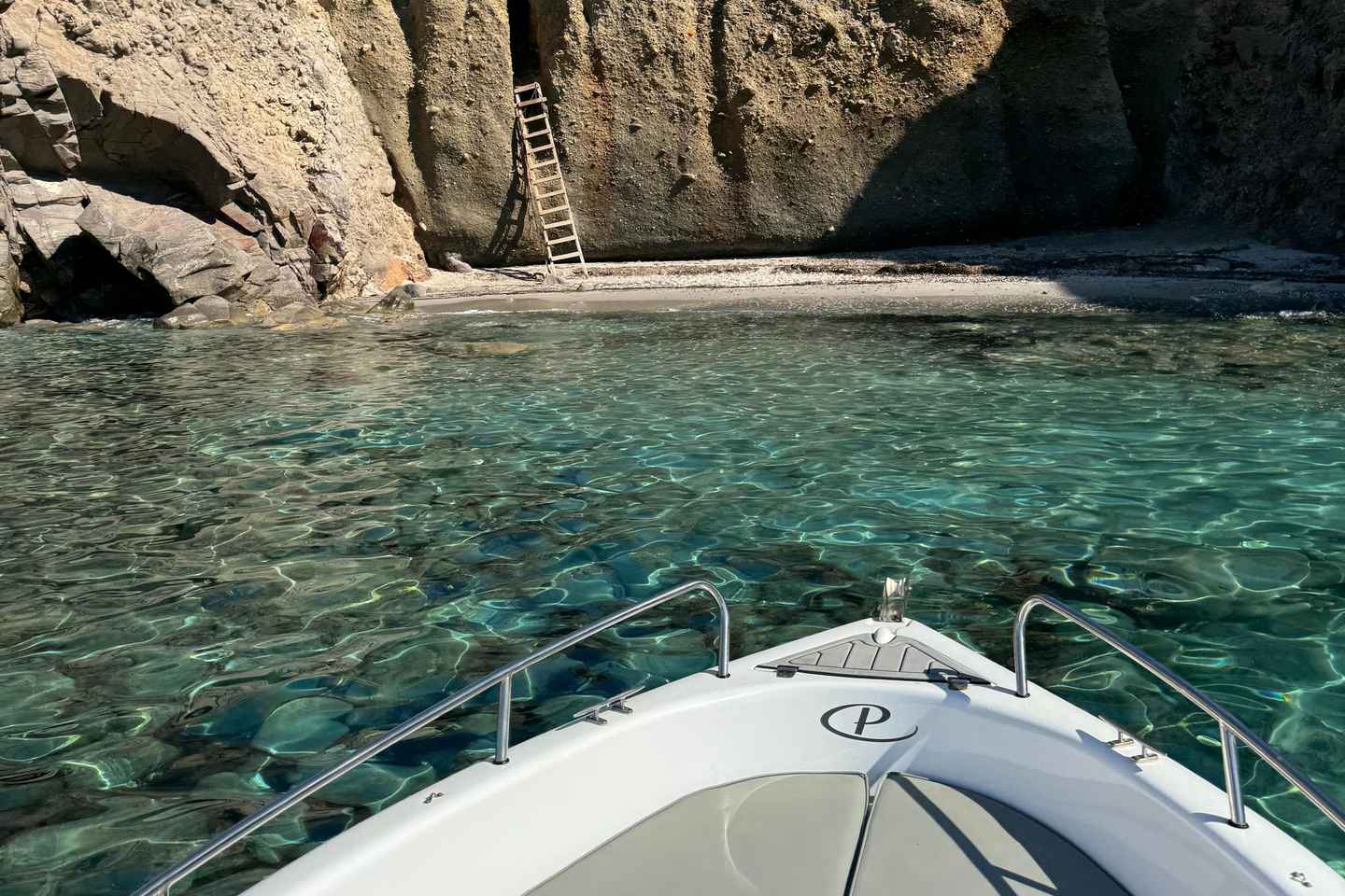 Agia Kiriaki海滩：租船无须驾照