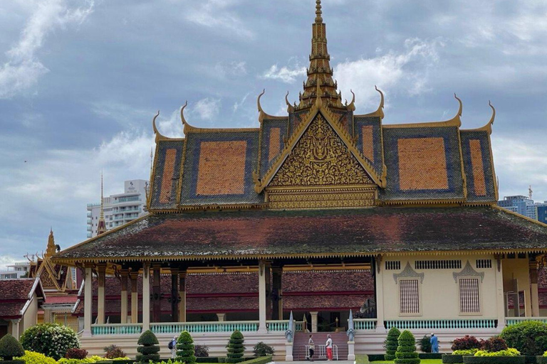 Ho Chi Minh City: Phnom Penh Day Trip with Lunch With English-Speaking Guide and with Lunch