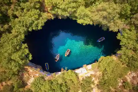 Kefalonia: Melissani Lake and Antisamos Beach Private Tour