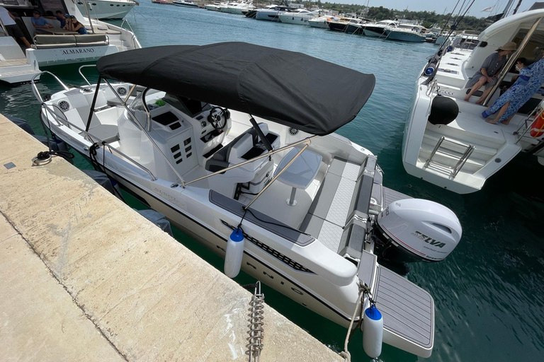 Polignano a Mare Caves and Grottos Tour by Boat with Spritz Polignano a Mare: Caves and Grottos Boat Tour with Spritz