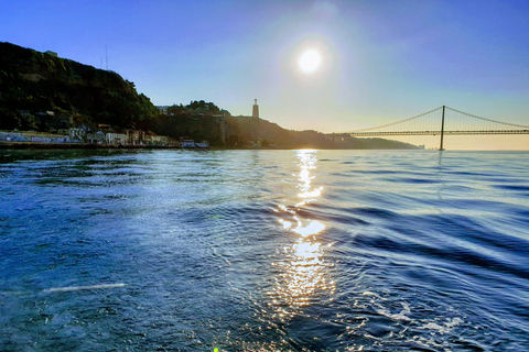 Lissabon: Private Sunset Cruise mit Sekt