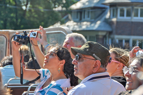 Toronto: Stadsrondleiding met hop-on-hop-off-bustourToronto: Hop-on-hop-off-bustour