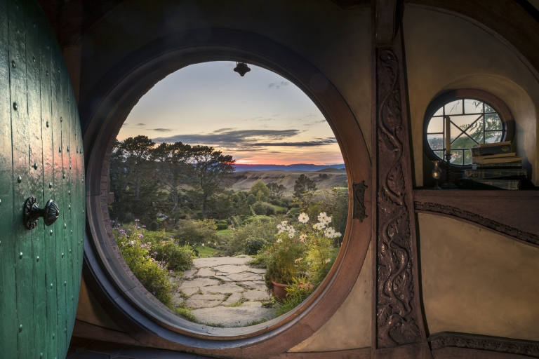 Vanuit Auckland: Waitomo & Hobbiton-bustour met lunchRetour: Waitomo Caves & Hobbiton-tour vanuit Auckland