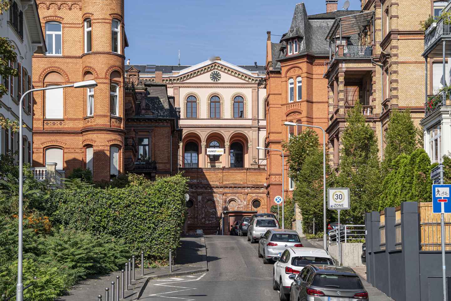 Wiesbaden: Culinary city tour through the Bergkirchenviertel