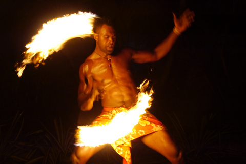 Fidżi: Rejs po rzece o zachodzie słońca i doświadczenie tańca ognia na wyspieZ Shangri-la do Warwick na Fidżi - Odbiór około 15:10