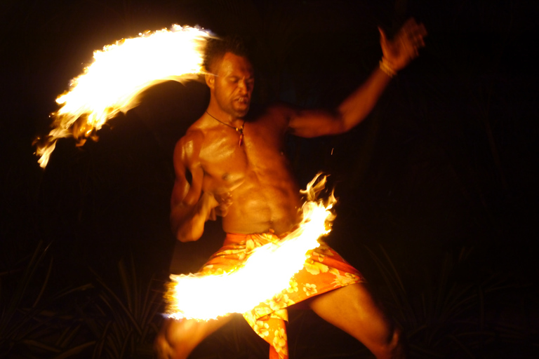 Fidżi: Rejs po rzece o zachodzie słońca i doświadczenie tańca ognia na wyspieZ Shangri-la do Warwick na Fidżi - Odbiór około 15:10