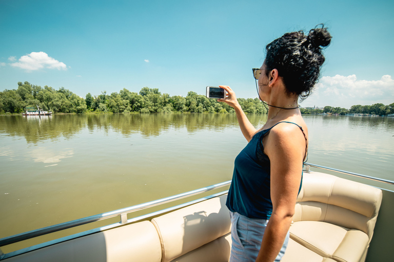 Belgrado: Sightseeingcruise bij zonsondergang met fruit en drankjesBelgrado: Sightseeingcruise bij zonsondergang met snacks en drankjes