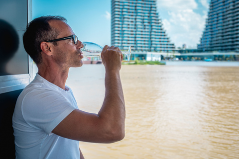 Belgrado: Sightseeingcruise bij zonsondergang met fruit en drankjesBelgrado: Sightseeingcruise bij zonsondergang met snacks en drankjes