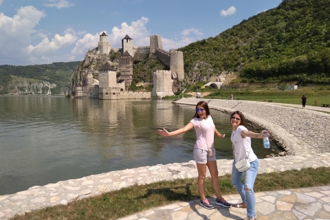 Van Belgrado: fort Golubac en Lepenski Vir TourGedeelde rondleiding