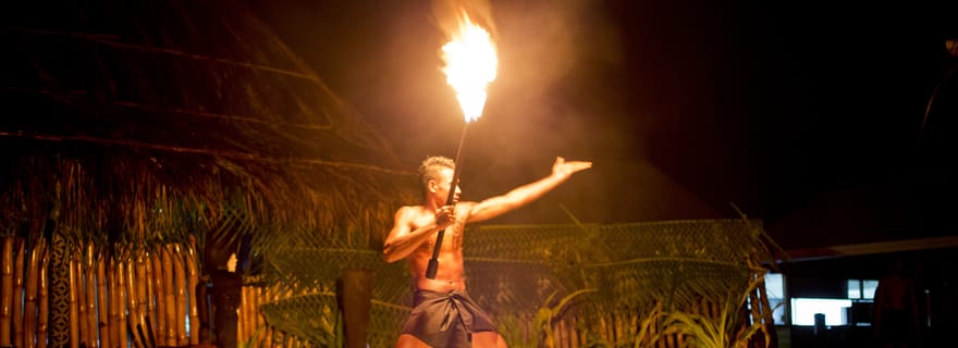 Fidji : Croisière sur la rivière du coucher du soleil et danse du feu sur l'île