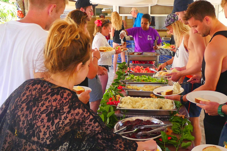 Fidżi: Kulturalna przygoda na wyspie i rejs po dżungliHotele na wybrzeżu koralowym - Warwick do Shangri-la. Odbiór od 8.20 rano