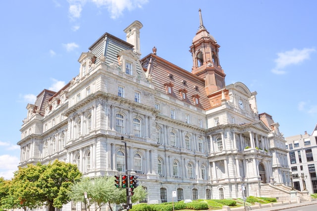 Visit Montreal Guided Bus Tour in Quebec City