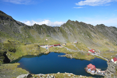 Brasov: tour privado de senderismo por las montañas de FagarasTour privado de trekking a las montañas de Fagaras para grupos