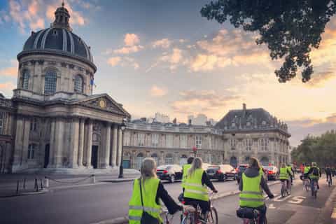 Paris Bike Tour: Highlights and Secrets