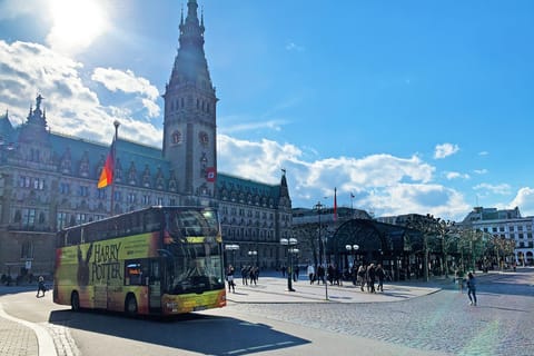 Hamburg: Hop-On/Hop-Off-Bustour und Bootsfahrt.