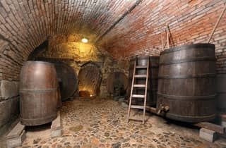 Pilsen: ingresso al Museo della birra con una lattina di birra