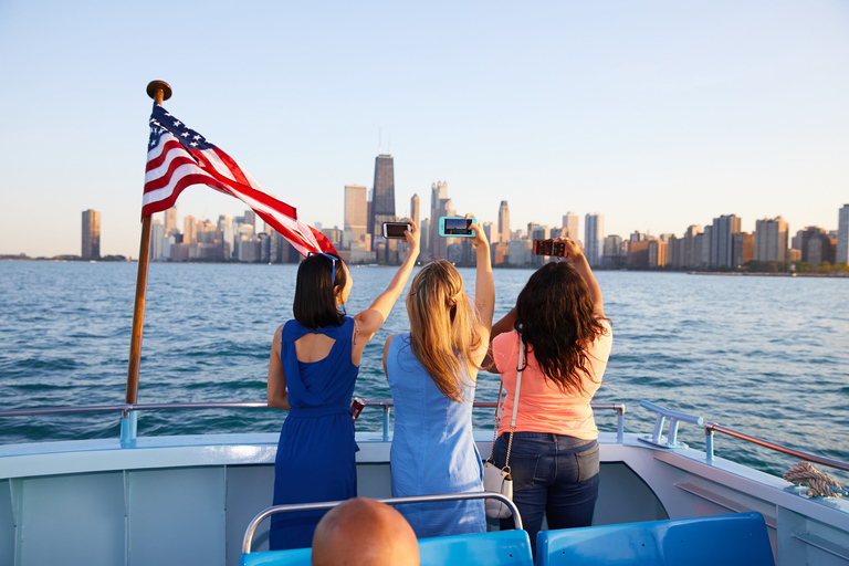 Chicago: Narrated Sightseeing River and Lake Cruise Priority Boarding