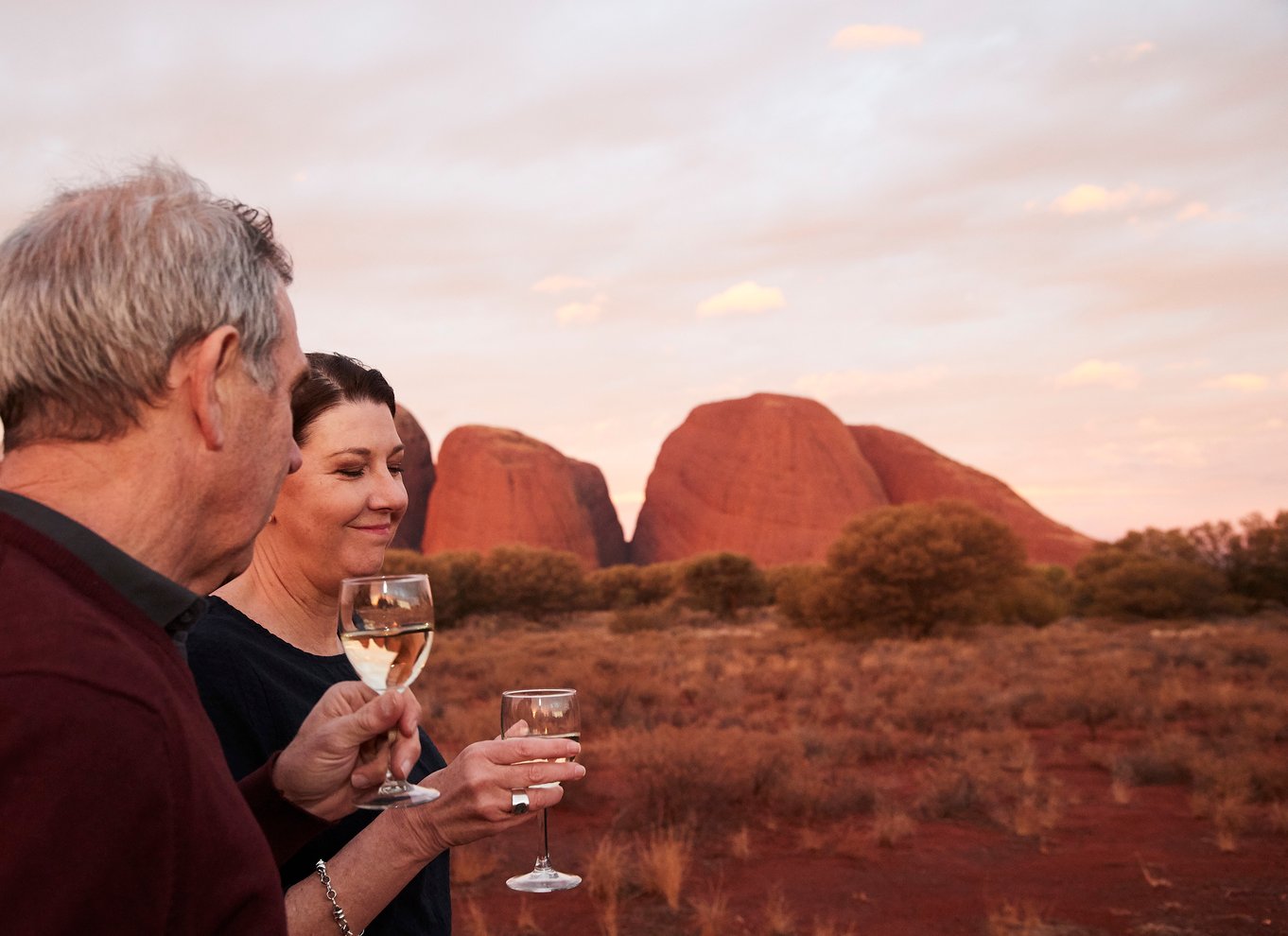 Kata Tjuṯa solnedgangstur med mousserende vin og ostebord