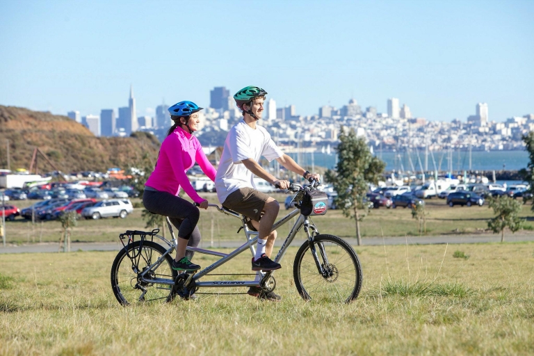 San Francisco : visite autoguidée en véloLocation de vélo et billet pour le ferry
