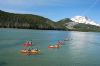 Bend, demi-journée de la visite des lacs Cascade Kayak - Hizvo