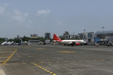 Mumbai: Privater Transfer zwischen Hotel und FlughafenAbreise: Hotels in Andheri, Juhu, Powai - Flughafen Mumbai